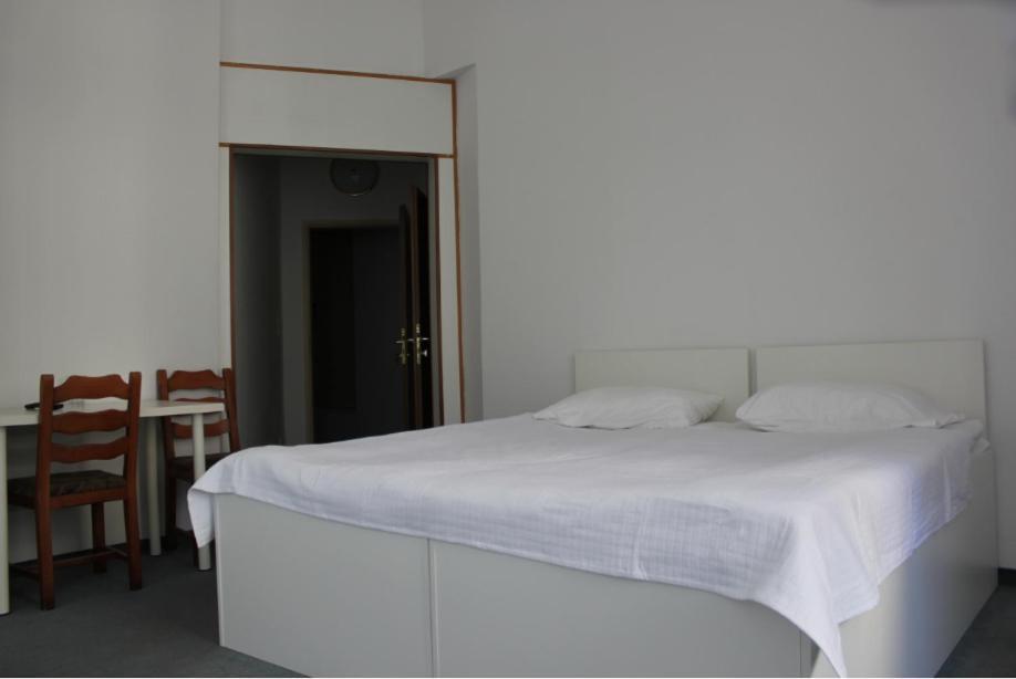 Arnes Hotel Viena Exterior foto